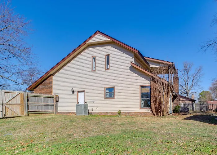 Groups Welcome, Location! Gem + Yard Holiday home Tulsa