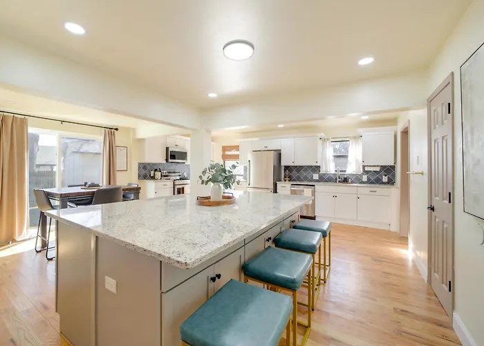 Holiday home Groups Welcome, Location! Gem + Yard Tulsa